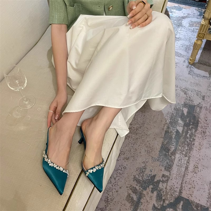 Transparent plastic rhinestone fashion slippers