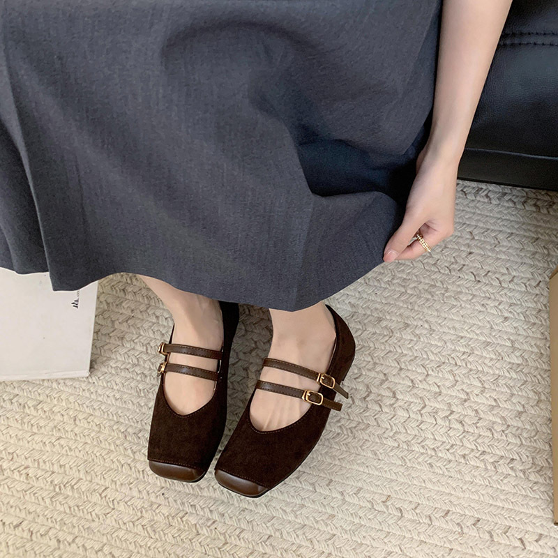 Low tender skirt spring square head shoes