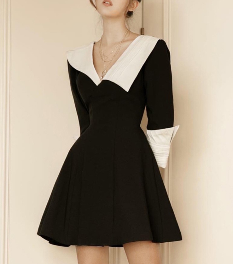 Spring niche Hepburn style long sleeve dress