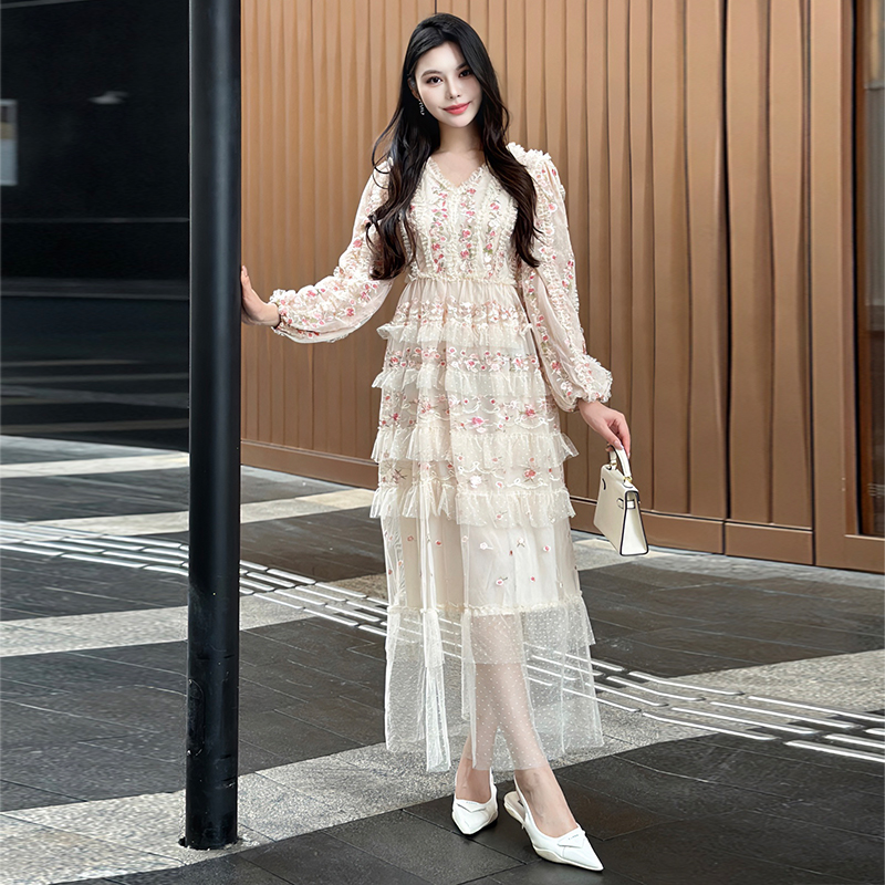 Temperament embroidered high waist slim elegant dress