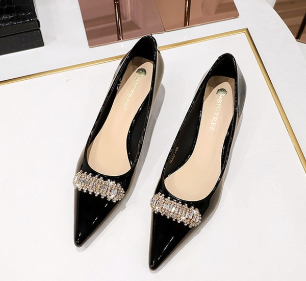 Metal decoration fine-root middle-heel shoes for women