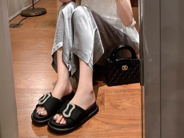 Thick crust fashion sandals wears outside shoes for women