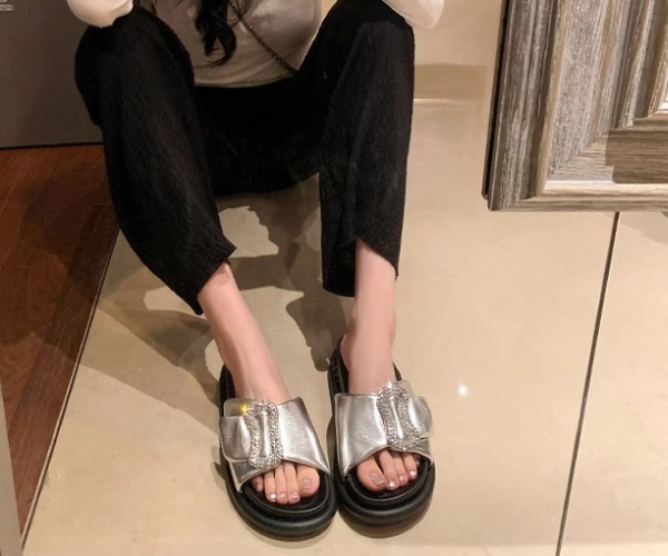 Thick crust fashion sandals wears outside shoes for women