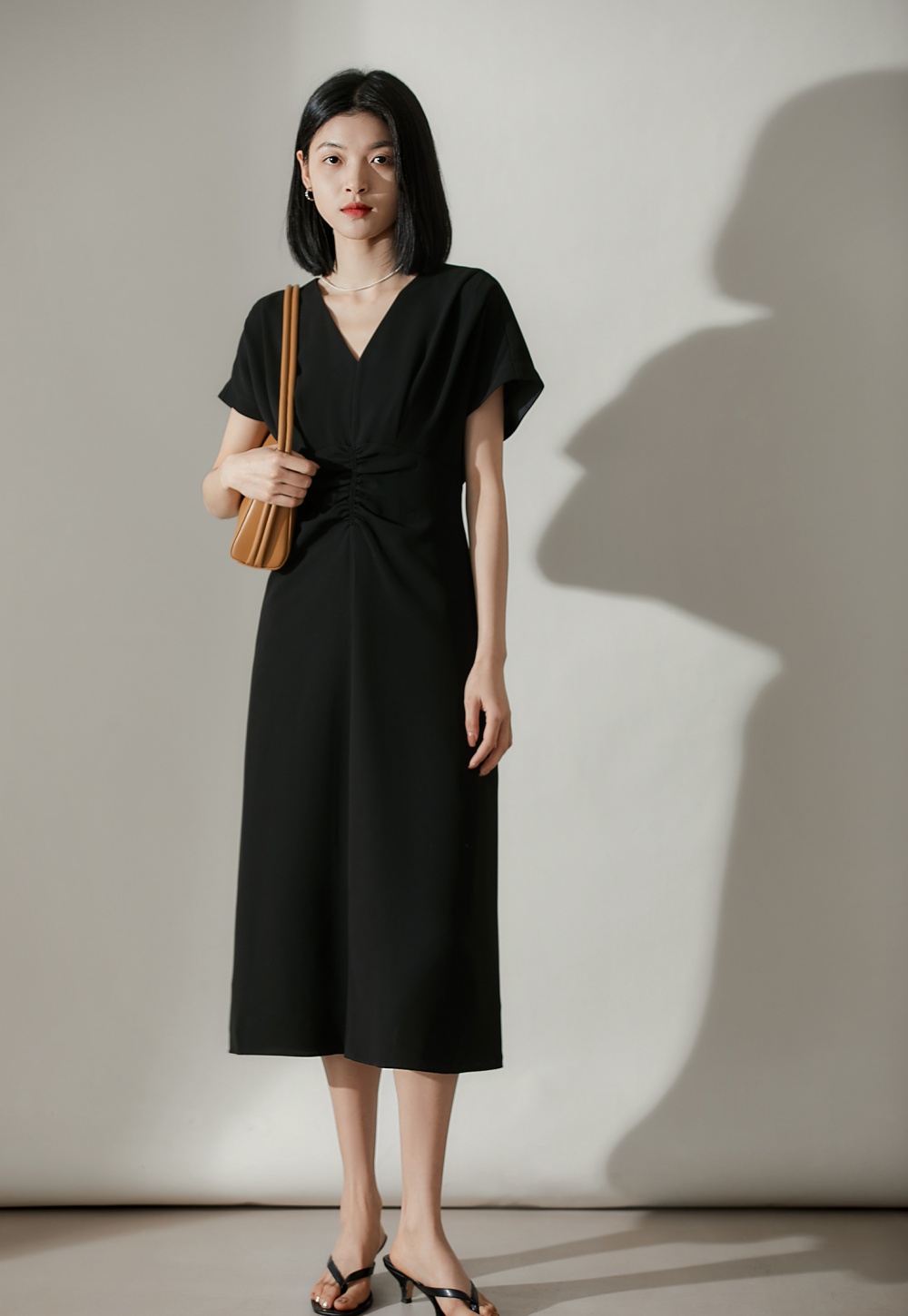 Slim short sleeve V-neck dress