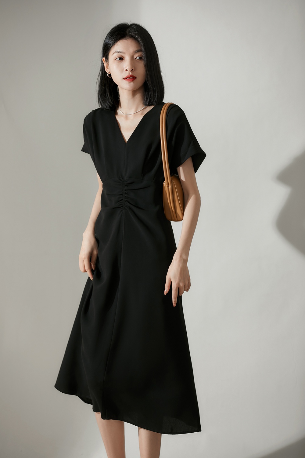 Slim short sleeve V-neck dress