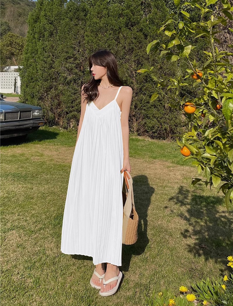 V-neck sling sandy beach vacation organ fold dress