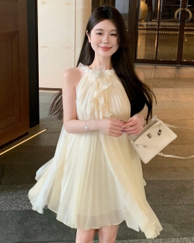 Sleeveless brooch white dress for women