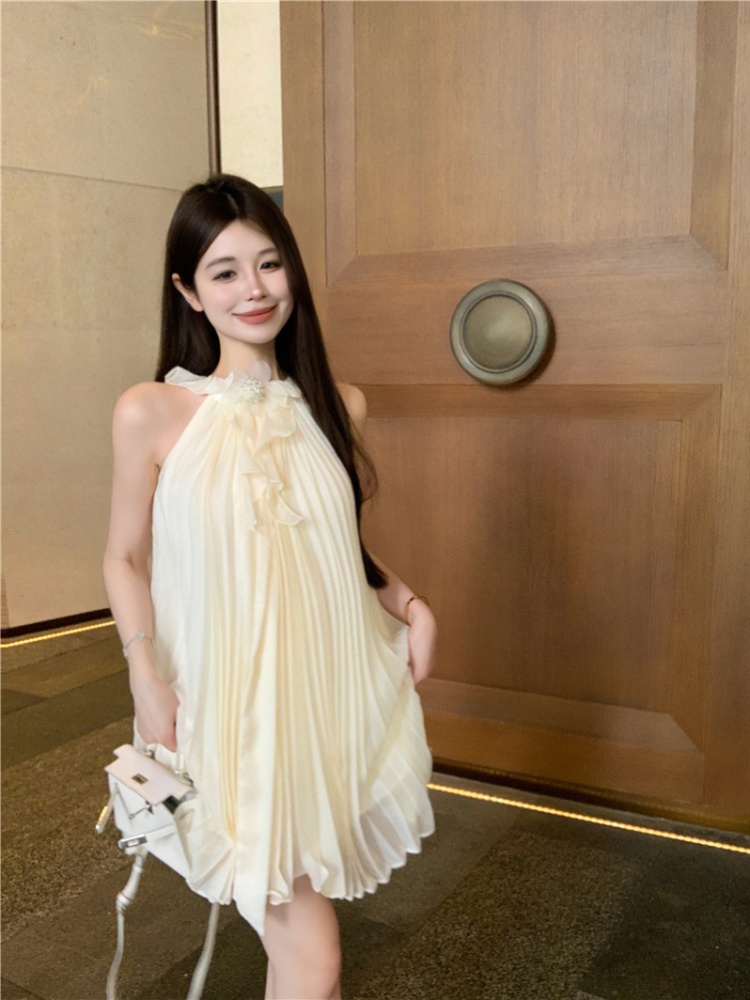 Sleeveless brooch white dress for women