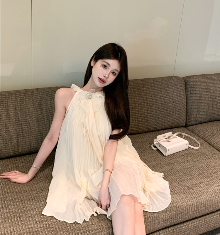 Sleeveless brooch white dress for women