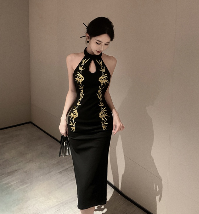 Embroidery temperament formal dress halter package hip dress