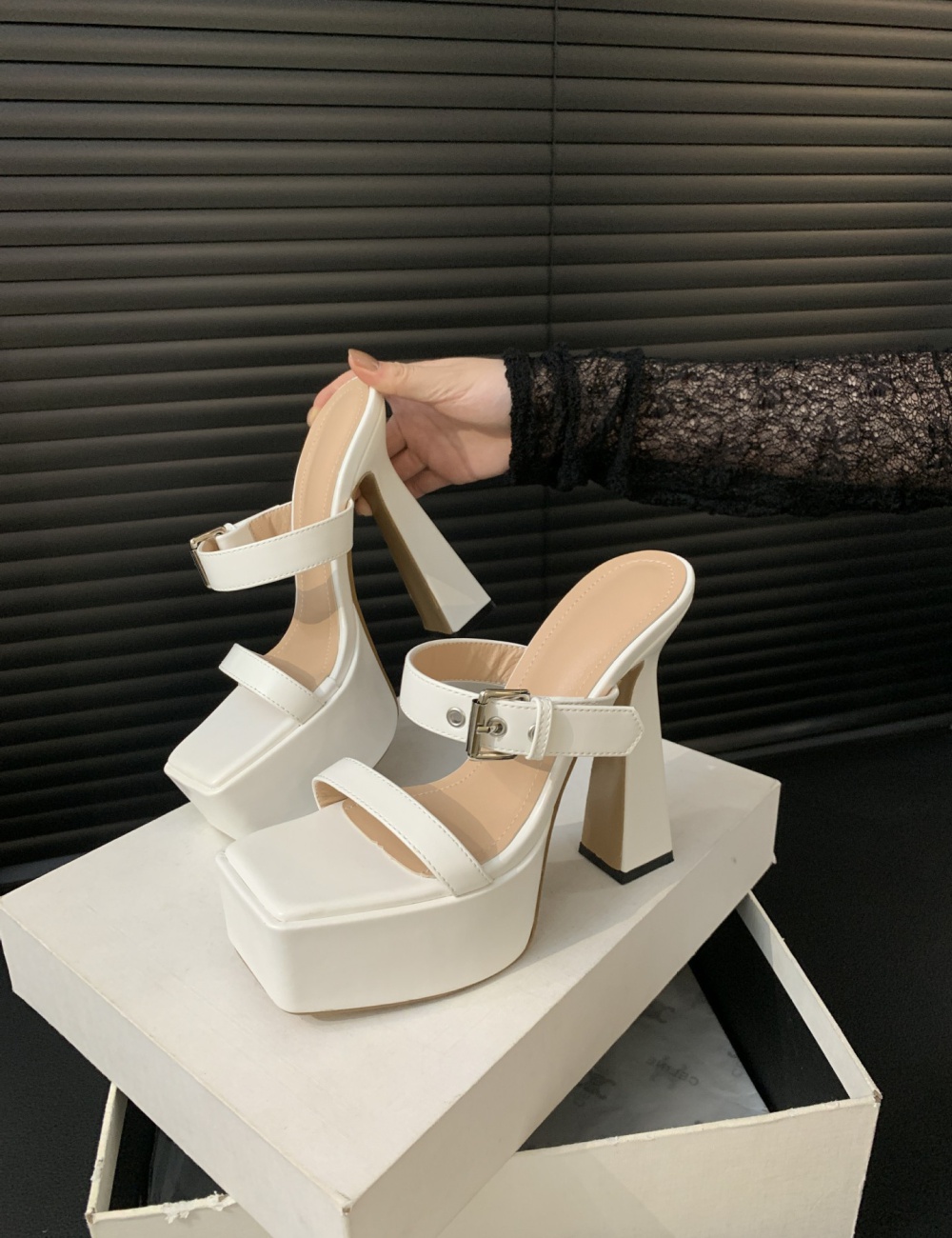 Hasp platform high-heeled shoes for women