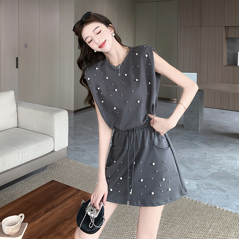 Sleeveless short skirt beading tops a set for women