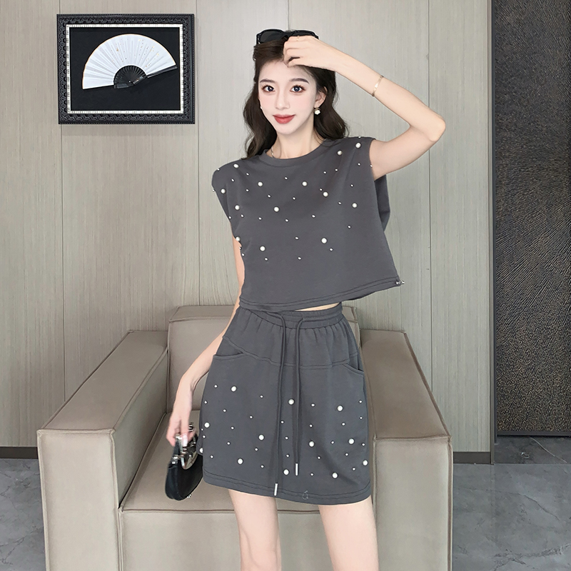 Sleeveless short skirt beading tops a set for women