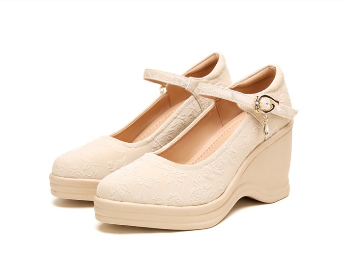 Collocation slipsole platform embroidery shoes