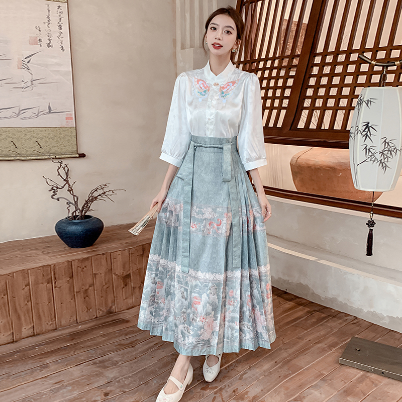 Chinese style horse-face skirt embroidery shirt a set