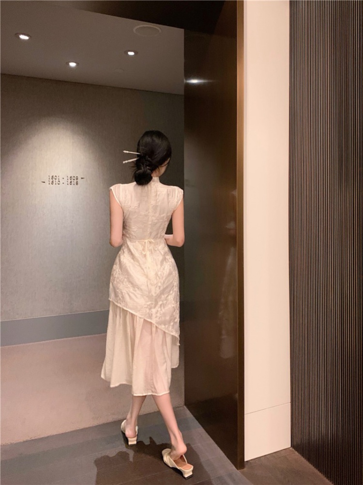 Embroidery cstand collar pinched waist dress