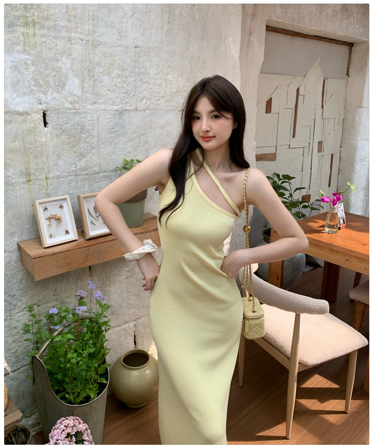 Knitted sloping shoulder enticement dress for women