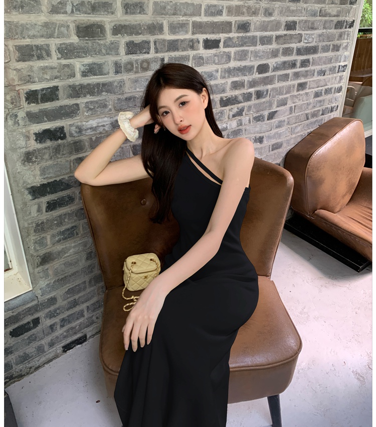 Knitted sloping shoulder enticement dress for women