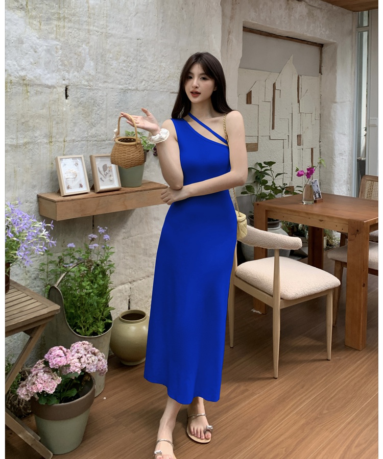 Knitted sloping shoulder enticement dress for women