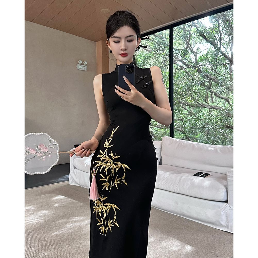 Package hip long cheongsam embroidery dress for women