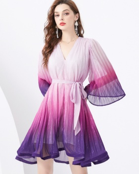 Gradient short trumpet sleeves printing V-neck dress