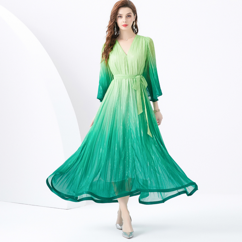 Long trumpet sleeves gradient pleated vacation dress