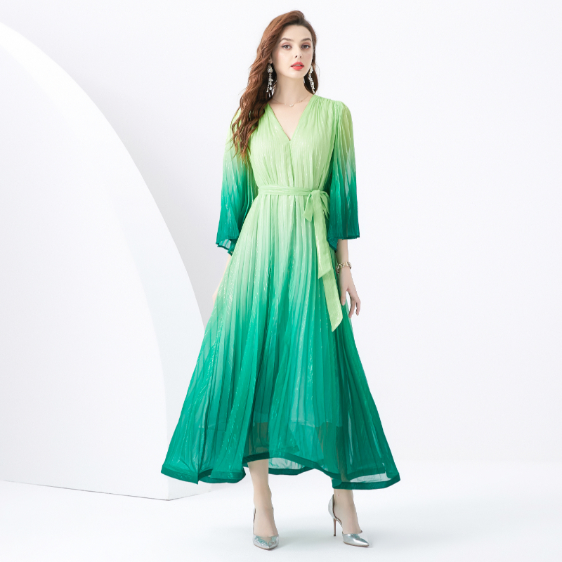 Long trumpet sleeves gradient pleated vacation dress