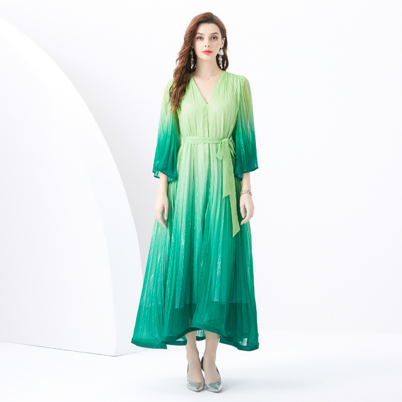 Long trumpet sleeves gradient pleated vacation dress