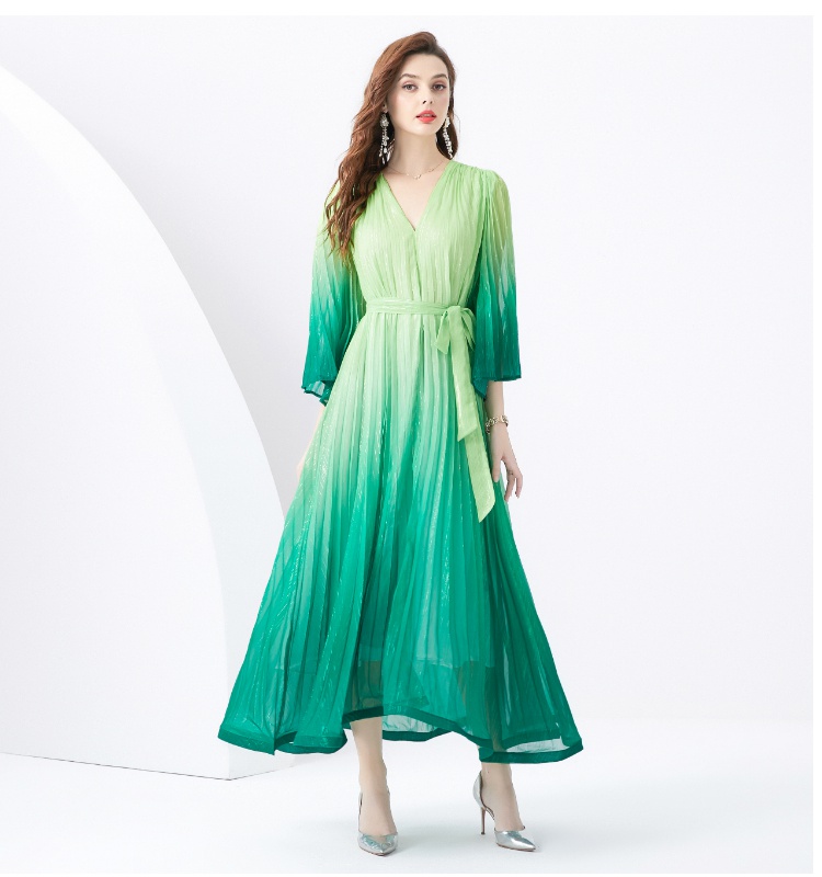 Long trumpet sleeves gradient pleated vacation dress