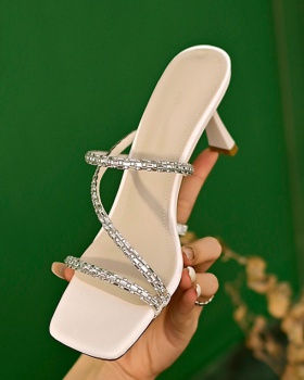 Thick summer slippers wears outside high-heeled sandals