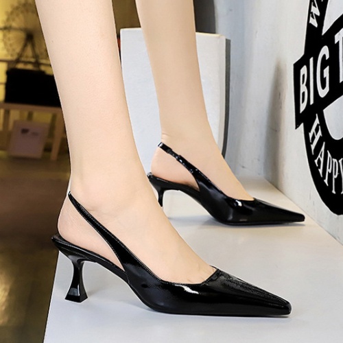 Retro European style banquet shoes for women