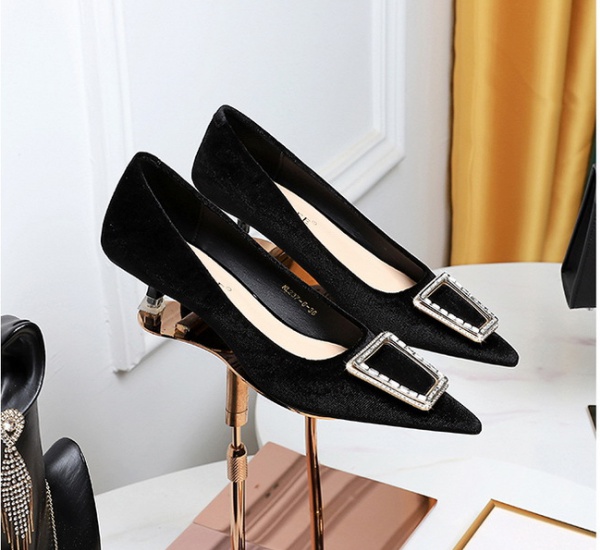 Low pointed rhinestone buckle fine-root shoes