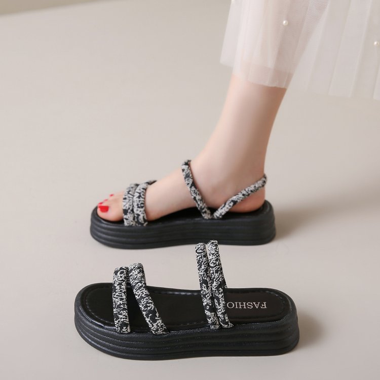 Thick crust summer slippers wears outside sandals for women