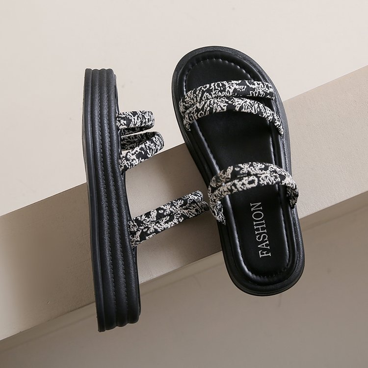 Thick crust summer slippers wears outside sandals for women