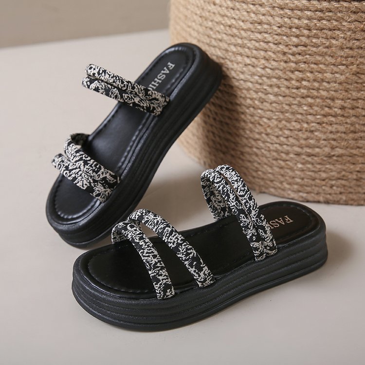 Thick crust summer slippers wears outside sandals for women