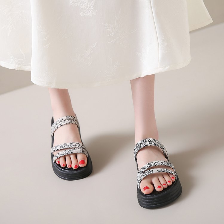 Thick crust summer slippers wears outside sandals for women