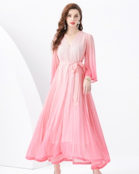 Pleated V-neck gradient vacation dress