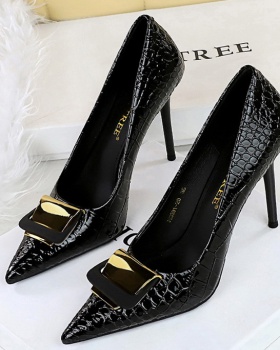 Patent leather shoes low high-heeled shoes for women