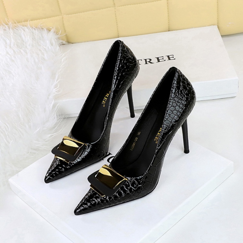 Patent leather shoes low high-heeled shoes for women