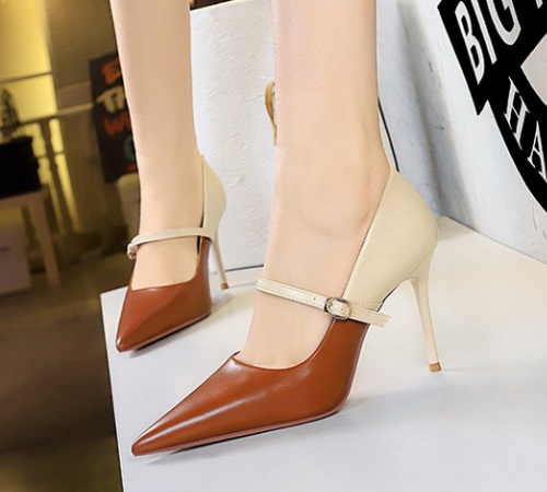 Low high-heeled shoes pointed retro high-heeled shoes