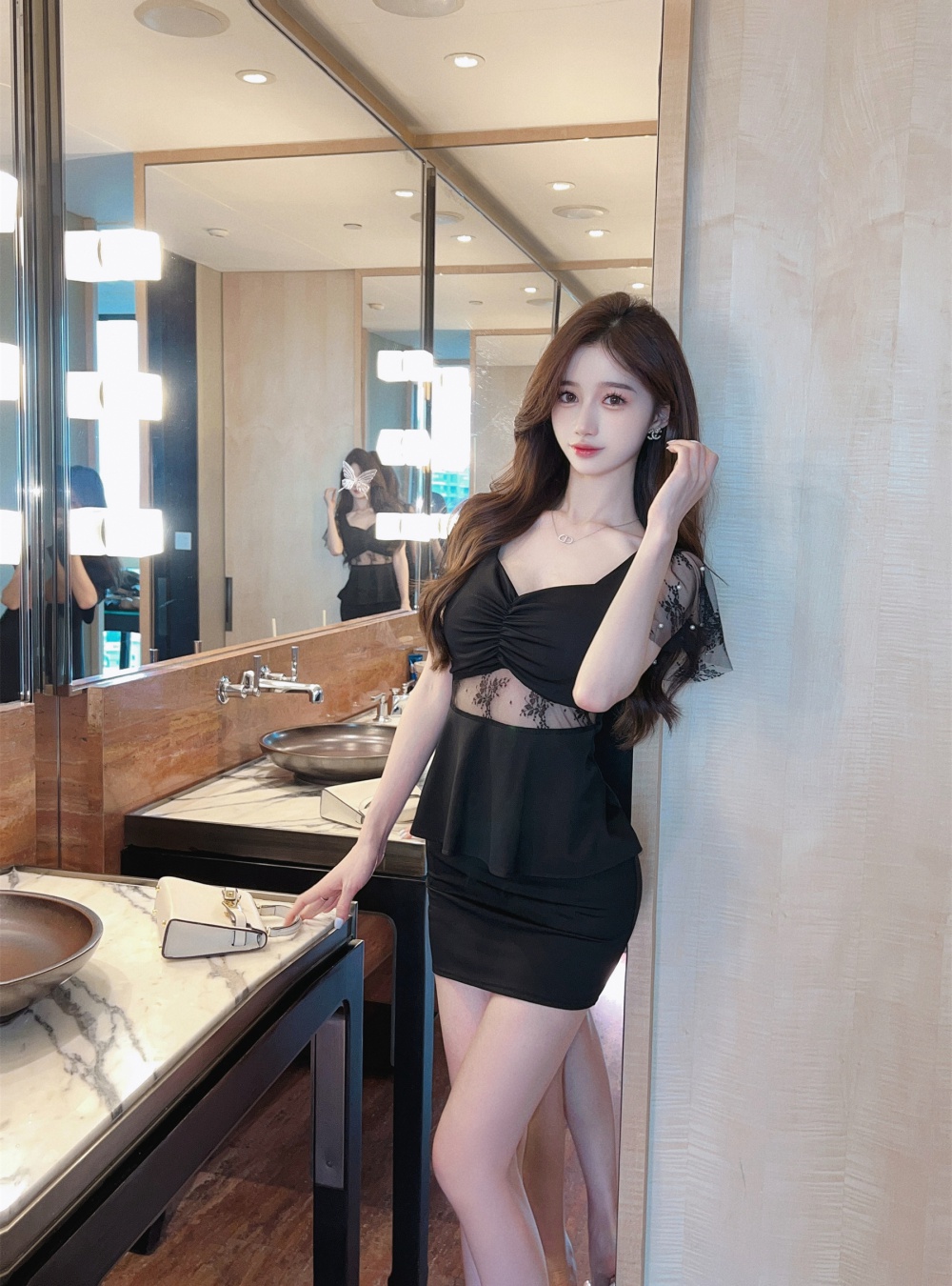 Sling Pseudo-two splice dress package hip bottoming lace vest