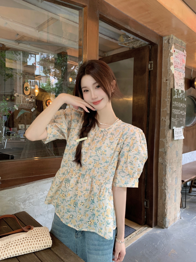 Round neck sweet shirt short floral tops for women