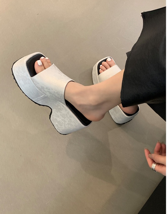 Thick heighten slippers wears outside sandals for women