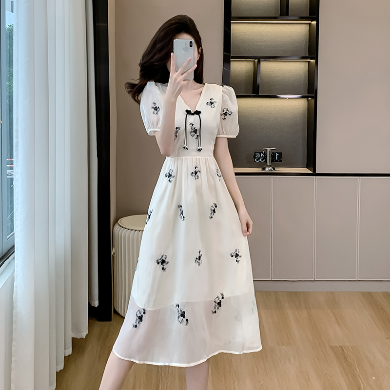 Exceed knee embroidery Chinese style lady retro dress