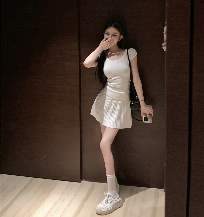 Pure small pleated knitted white short skirt a set