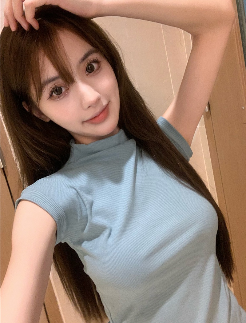 Korean style half high collar T-shirt sleeveless vest for women