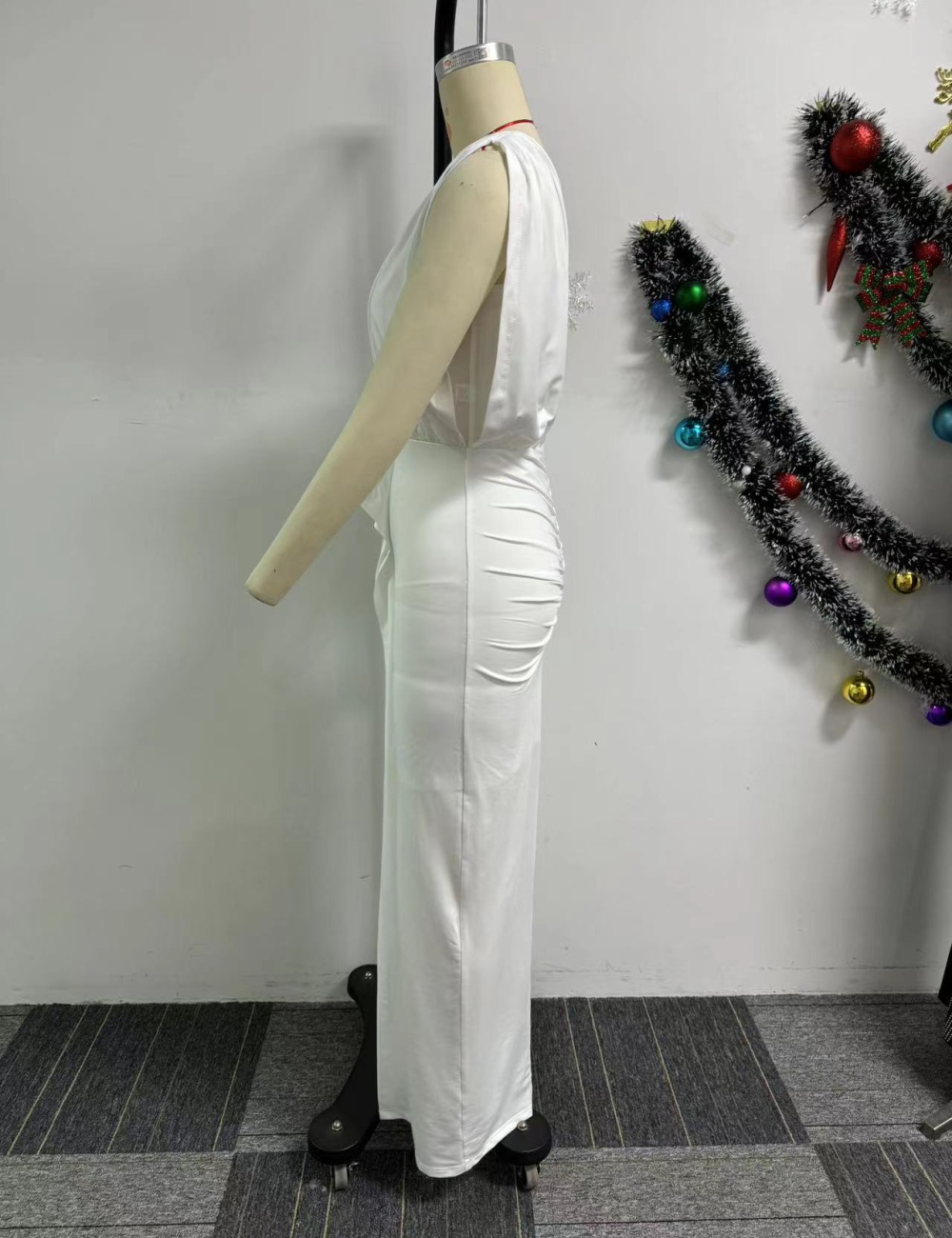 Package hip sleeveless sloping shoulder fold dress