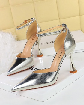 High-heeled pointed European style retro low hollow sandals