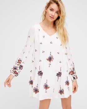 Loose embroidery classic dress