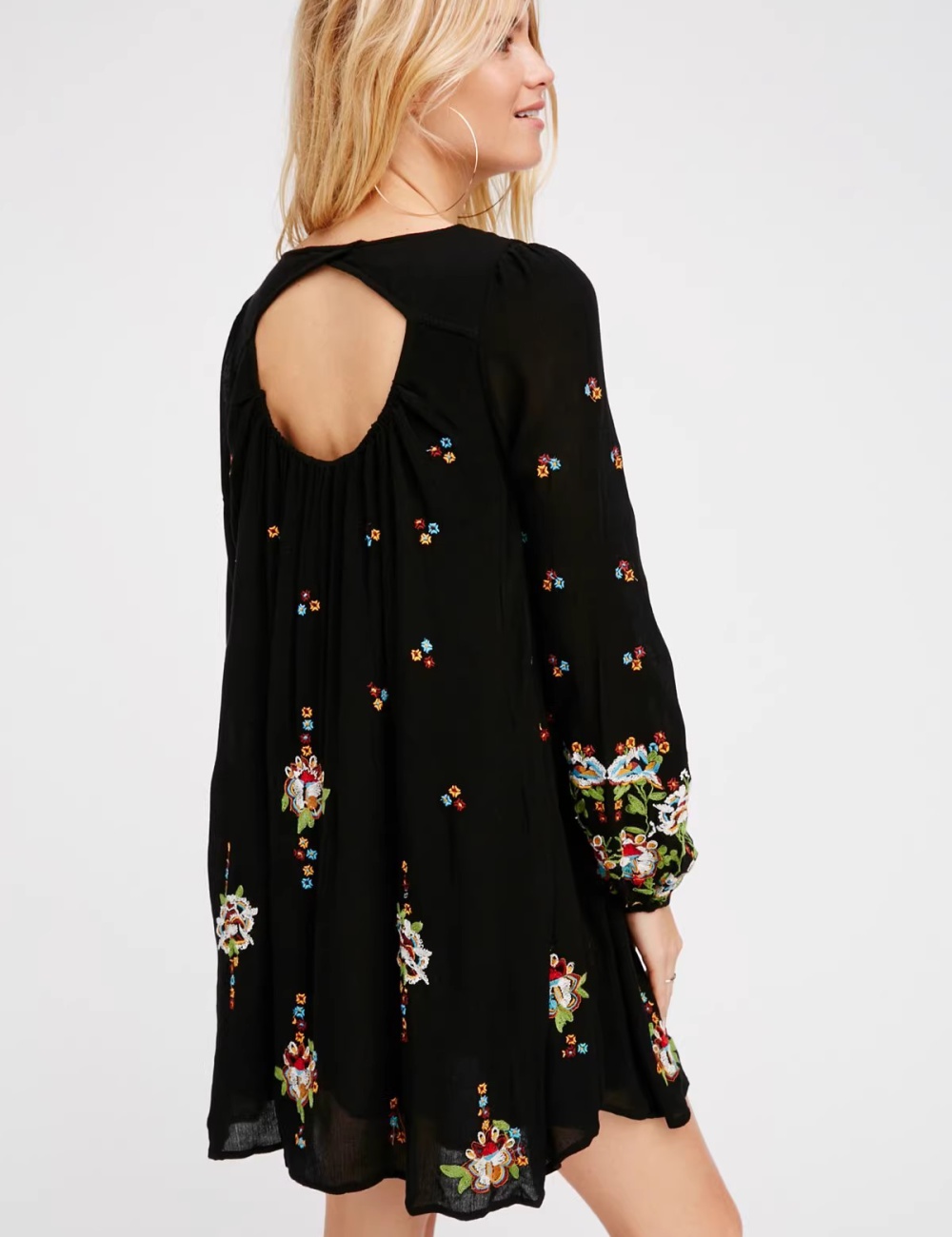 Loose embroidery classic dress